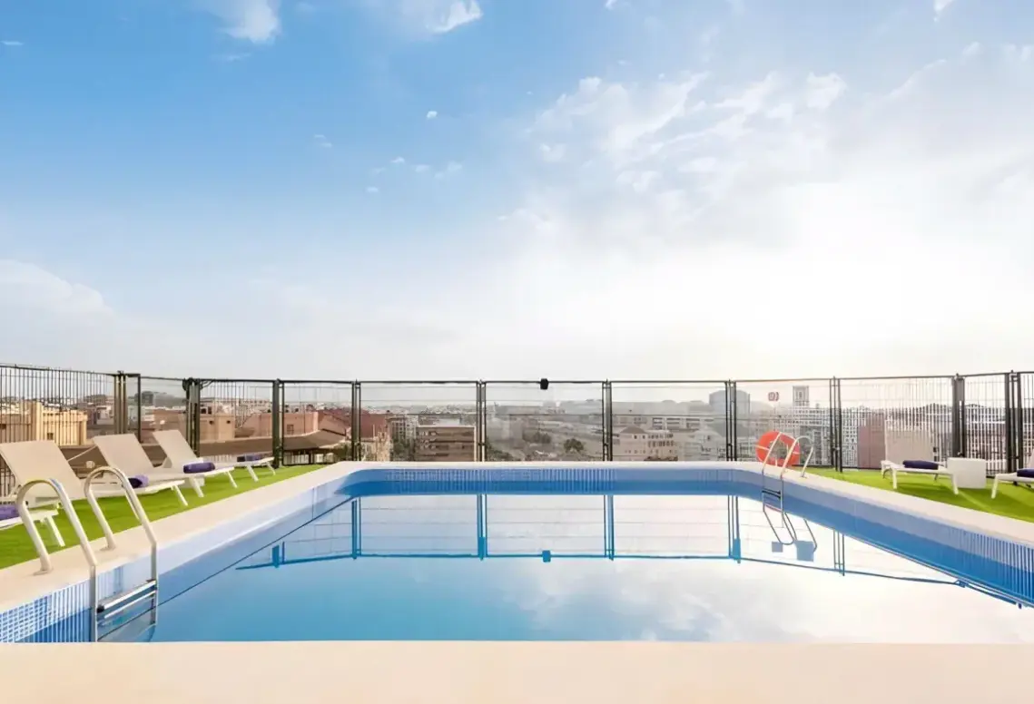 Basen w hotelu Eurostars Rey Don Jaime Hotel