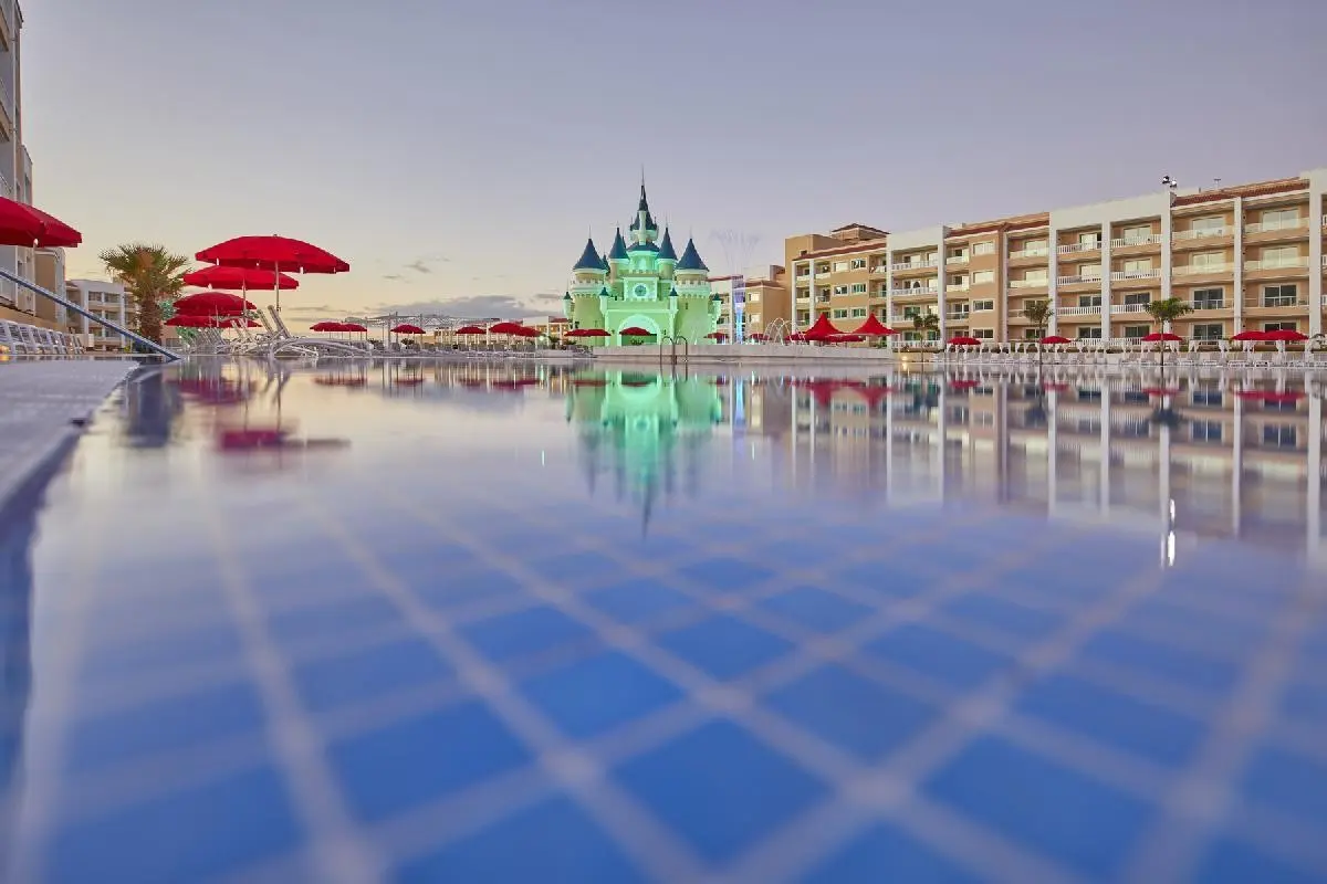 Fantasia Bahia Principe Tenerife - ONLINE — FANTASIA BAHIA PRINCIPE TENERIFE - ONLINE