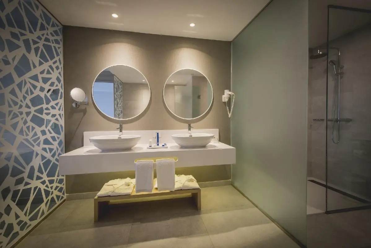 Fantasia Bahia Principe Tenerife - ONLINE — FANTASIA BAHIA PRINCIPE TENERIFE - ONLINE