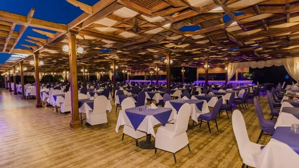 Restauracja i jedzenie w hotelu Fantazia Marsa Alam