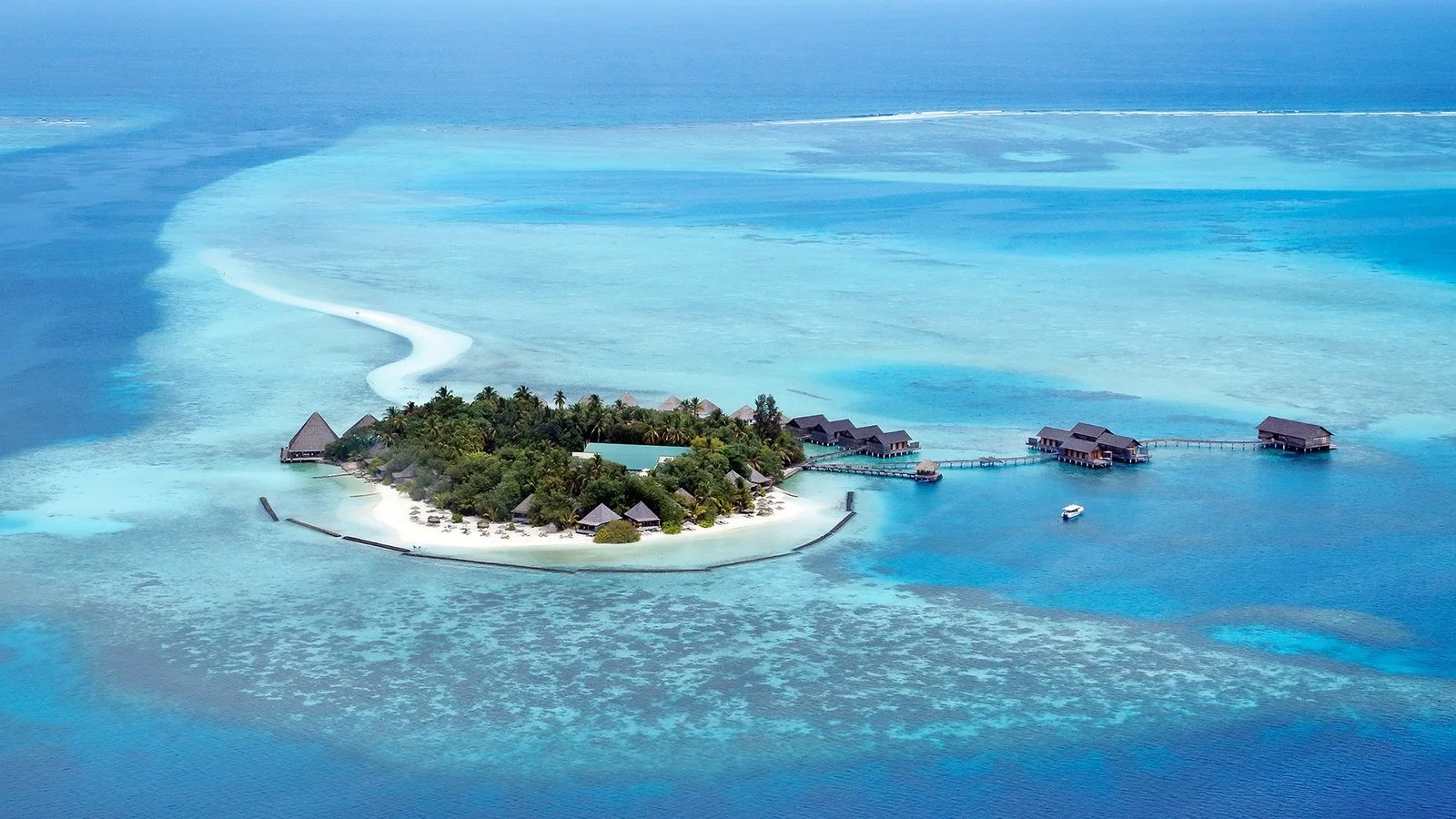 Hotel Gangehi Island Resort
