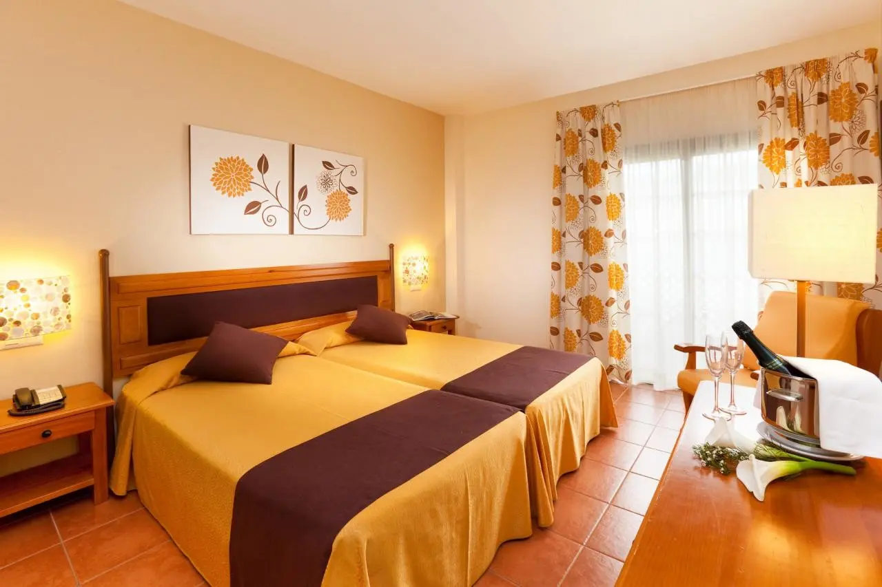 GF Isabel — GF ISABEL