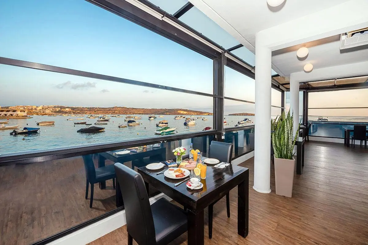 Restauracja i jedzenie w hotelu Gillieru Hotel