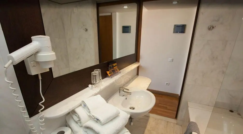 Łazienka w pokoju hotelu Hermes Hotel Athens