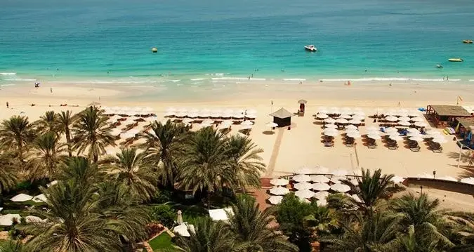 Plaża przy hotelu Hilton Dubai Jumeirah Beach