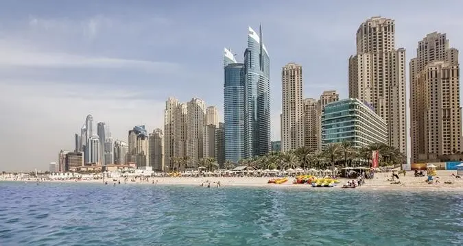 Plaża przy hotelu Hilton Dubai Jumeirah Beach