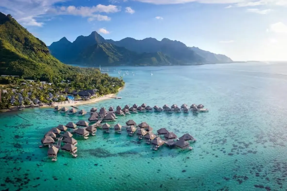 Plaża przy hotelu Hilton Moorea Lagoon Resort & SPA
