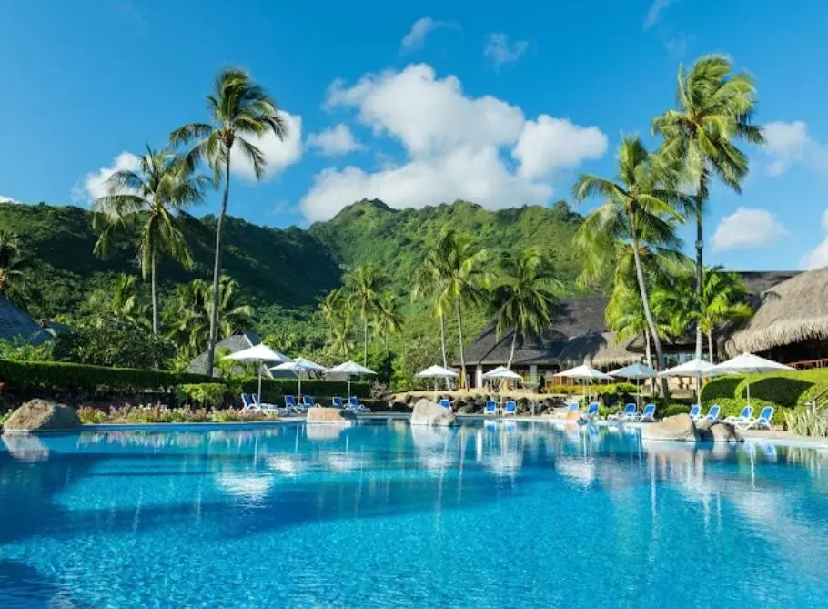 Basen w hotelu Hilton Moorea Lagoon Resort & SPA