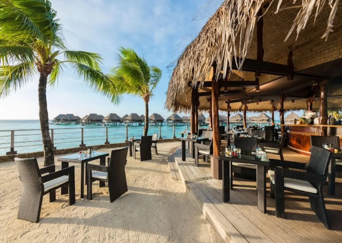 Plaża przy hotelu Hilton Moorea Lagoon Resort & SPA