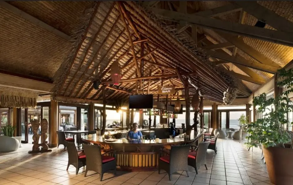 Restauracja i jedzenie w hotelu Hilton Moorea Lagoon Resort & SPA