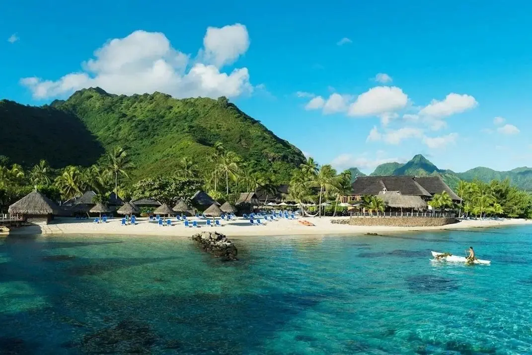 Plaża przy hotelu Hilton Moorea Lagoon Resort & SPA