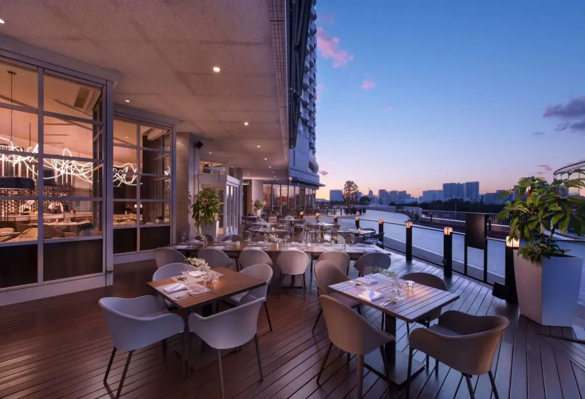 Restauracja i jedzenie w hotelu Hilton Tokyo Odaiba