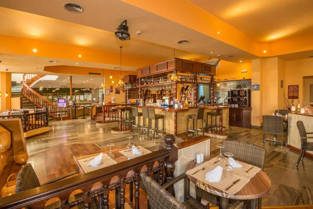 Restauracja i jedzenie w hotelu Hovima Panorama