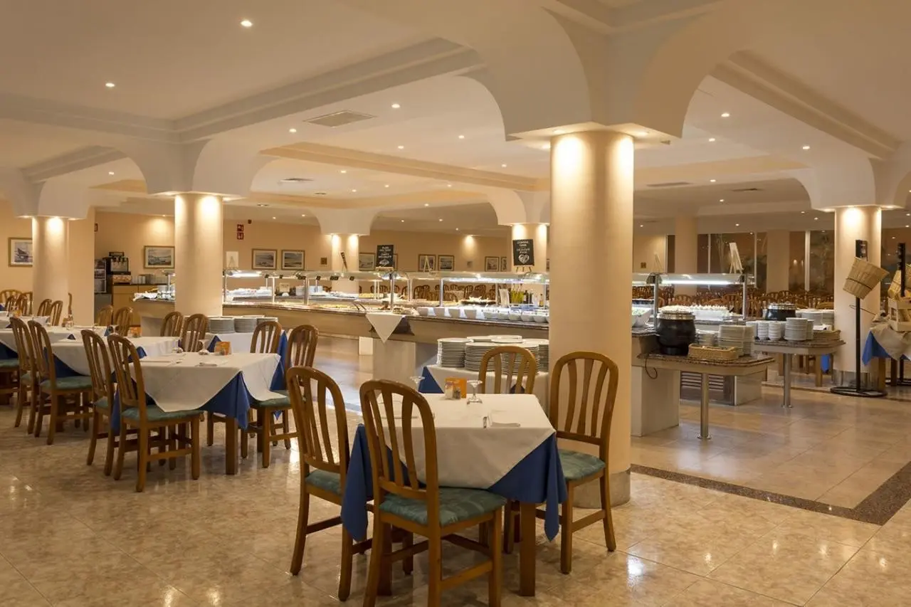 Restauracja i jedzenie w hotelu Hsm Reina Del Mar Hotel