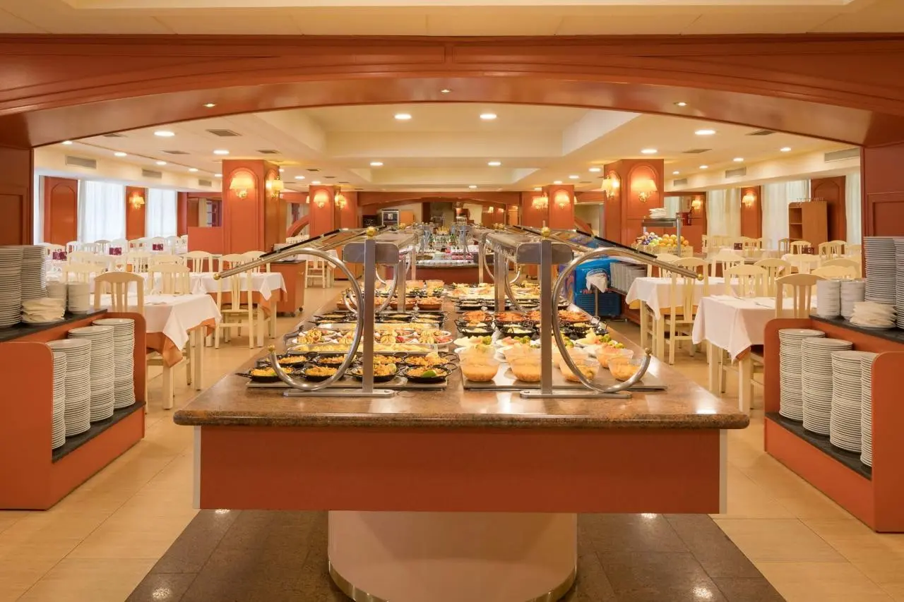 Restauracja i jedzenie w hotelu HTop Calella Palace
