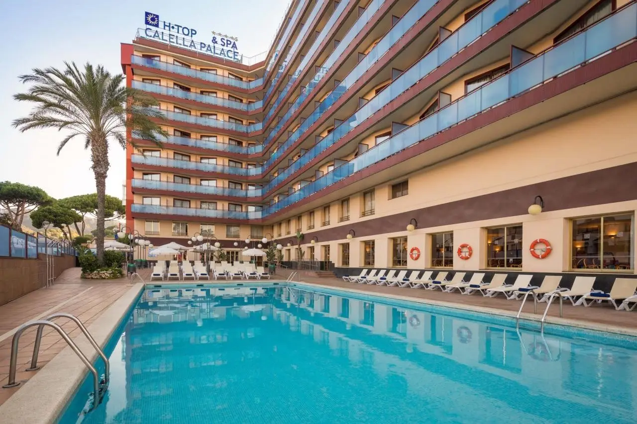 Basen w hotelu HTop Calella Palace