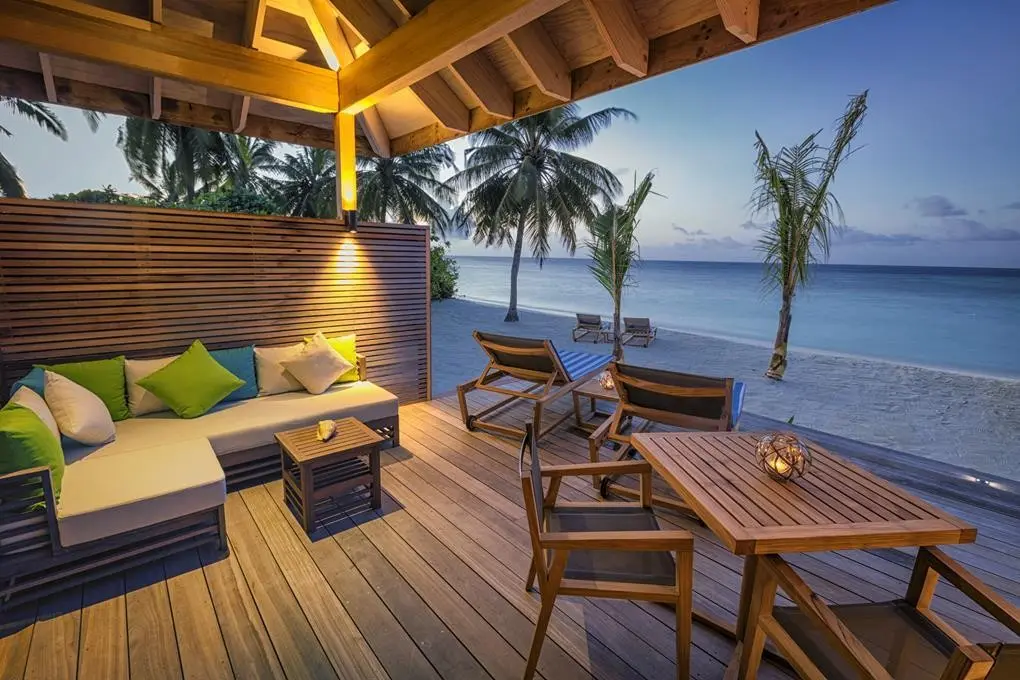 Widok z hotelu Hurawalhi Island Resort