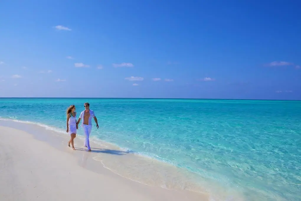 Plaża przy hotelu Hurawalhi Island Resort