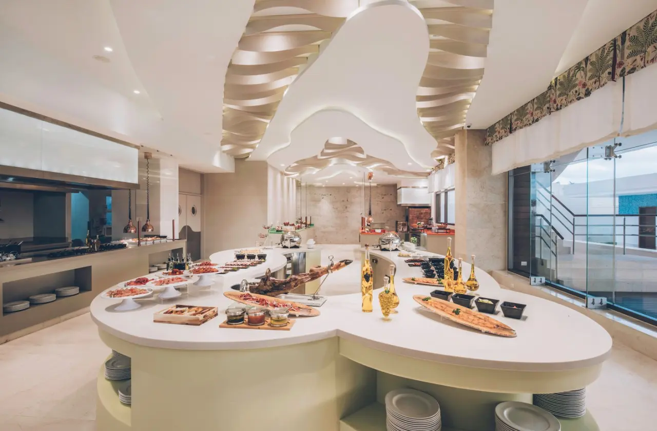 Restauracja i jedzenie w hotelu Iberostar Selection Coral Cancun