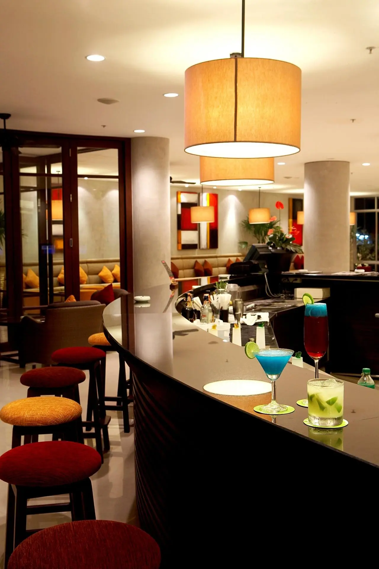 Restauracja i jedzenie w hotelu Ibis Phuket Patong