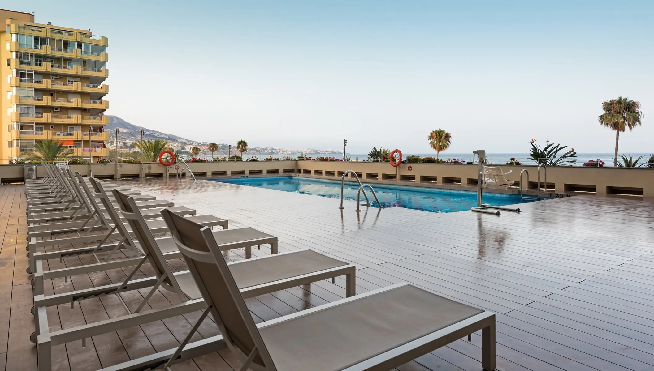 Basen w hotelu Ilunion Fuengirola