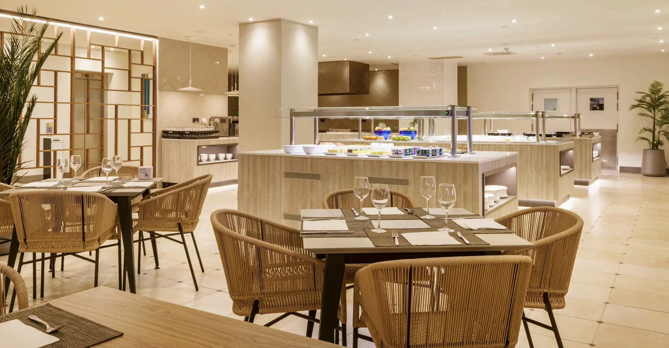 Restauracja i jedzenie w hotelu Ilunion Fuengirola