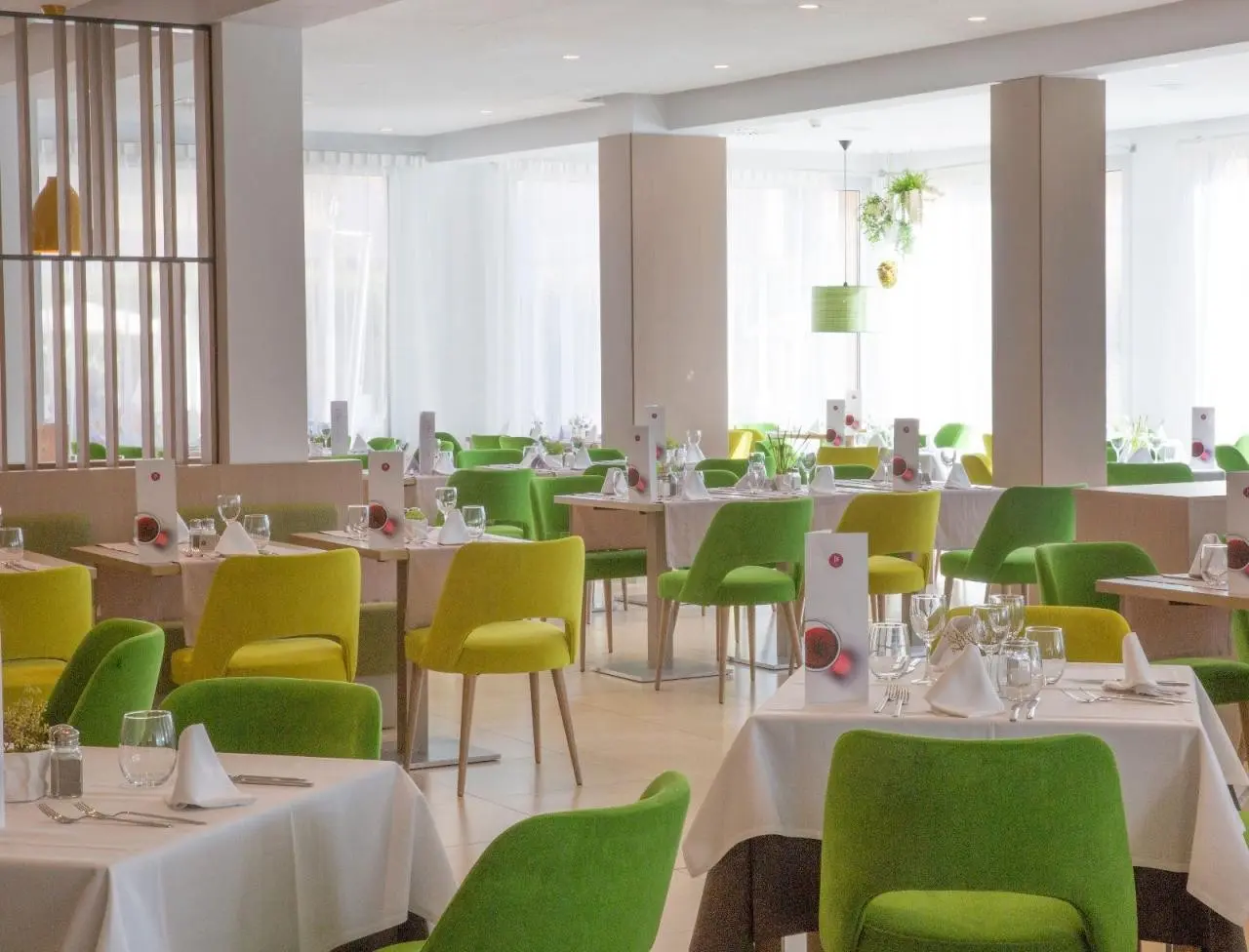 Restauracja i jedzenie w hotelu Js Alcudi-Mar