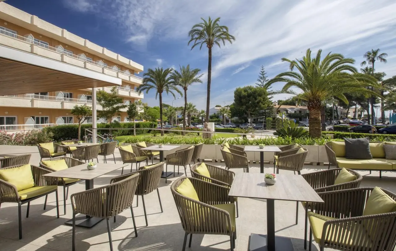 Basen w hotelu Js Alcudi-Mar