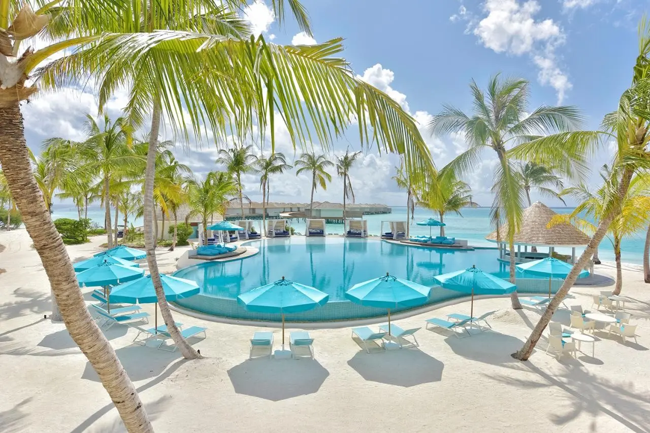 Basen w hotelu Kandima Maldives