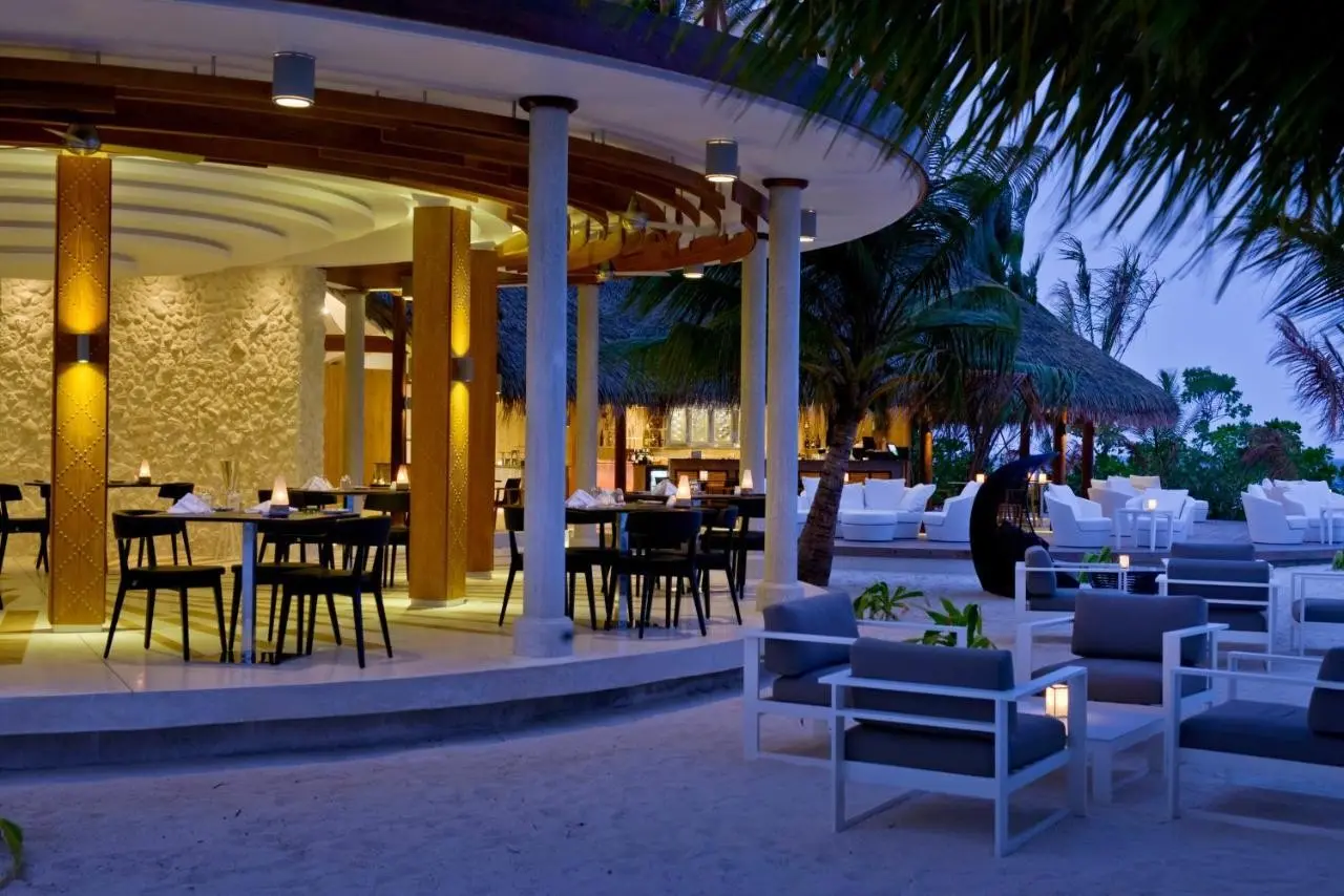 Restauracja i jedzenie w hotelu Kandolhu Maldives