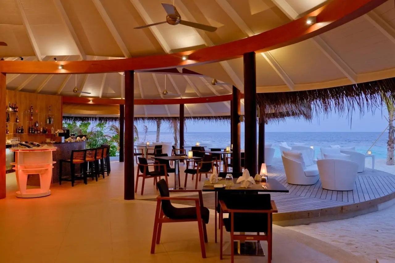 Restauracja i jedzenie w hotelu Kandolhu Maldives