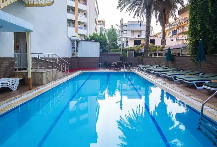 Basen w hotelu Kleopatra Blue Hawaii