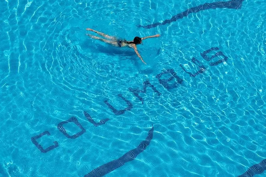 Basen w hotelu KN Columbus
