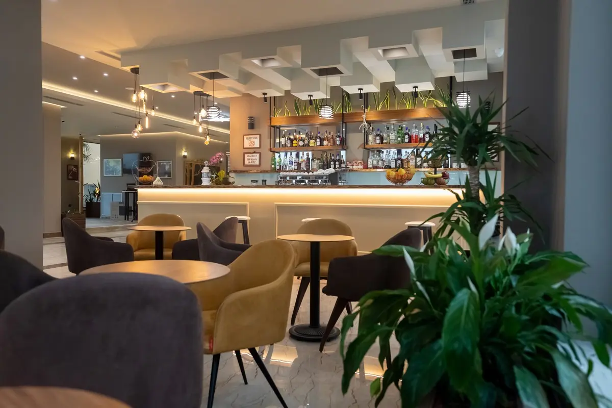 Kraal Hotel — KRAAL