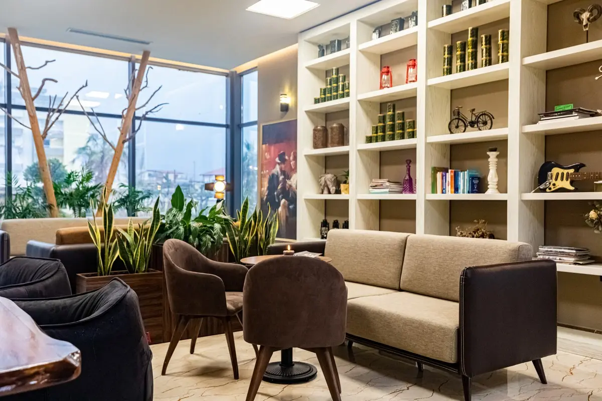 Kraal Hotel — KRAAL