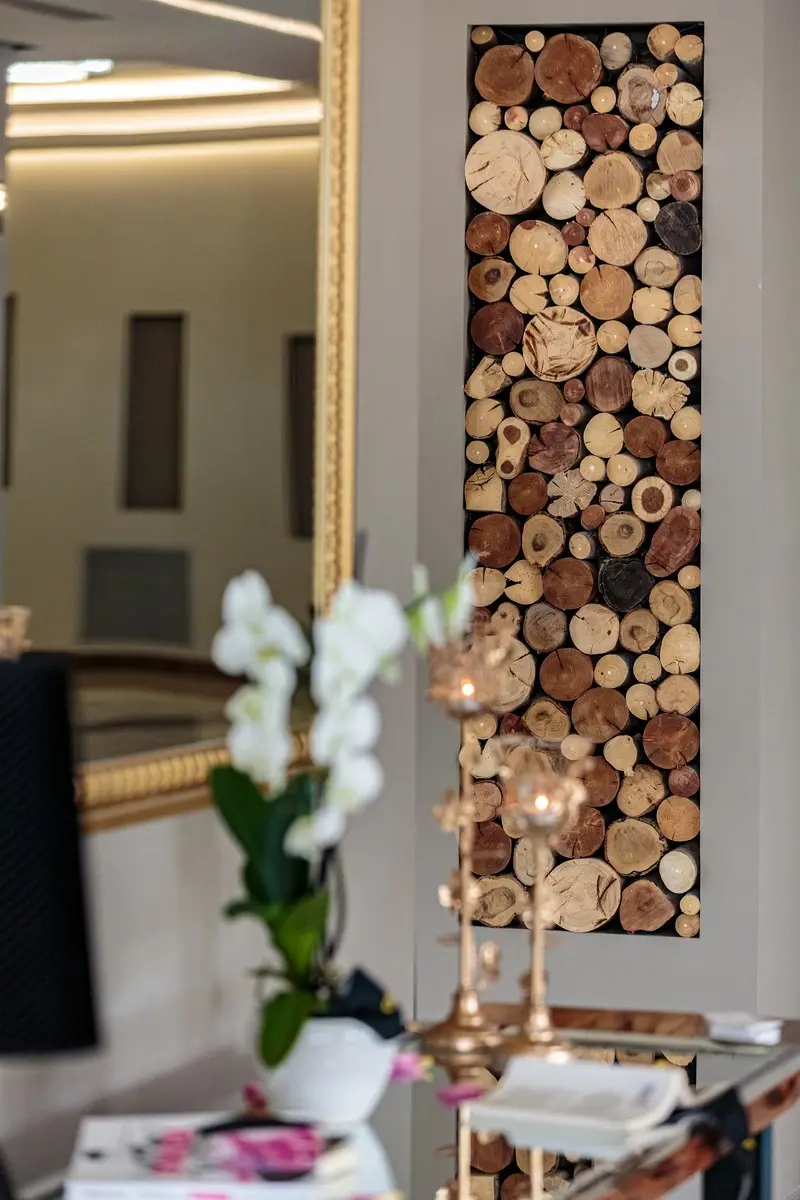 Kraal Hotel — KRAAL