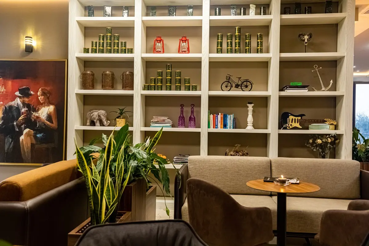 Kraal Hotel — KRAAL