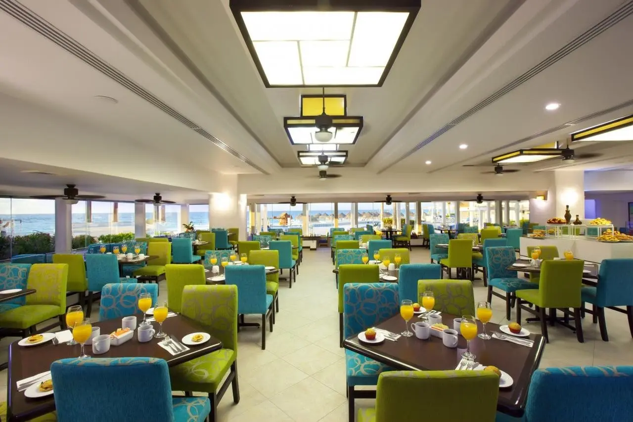 Restauracja i jedzenie w hotelu Krystal Grand Cancun All Inclusive