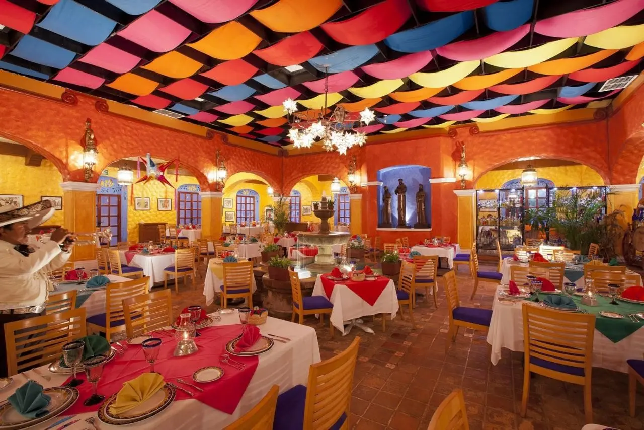 Restauracja i jedzenie w hotelu Krystal Grand Cancun All Inclusive