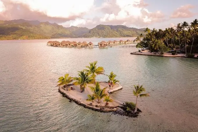 Widok z hotelu Le Tahiti By Pearl Resort