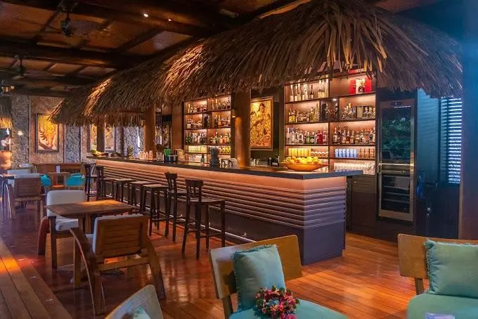 Restauracja i jedzenie w hotelu Le Tahiti By Pearl Resort