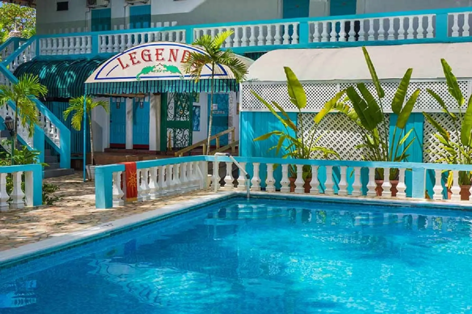 Basen w hotelu Legends Beach Resort
