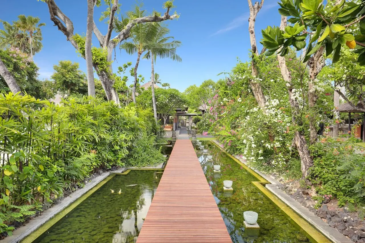 Legian Beach Hotel — LEGIAN BEACH HOTEL