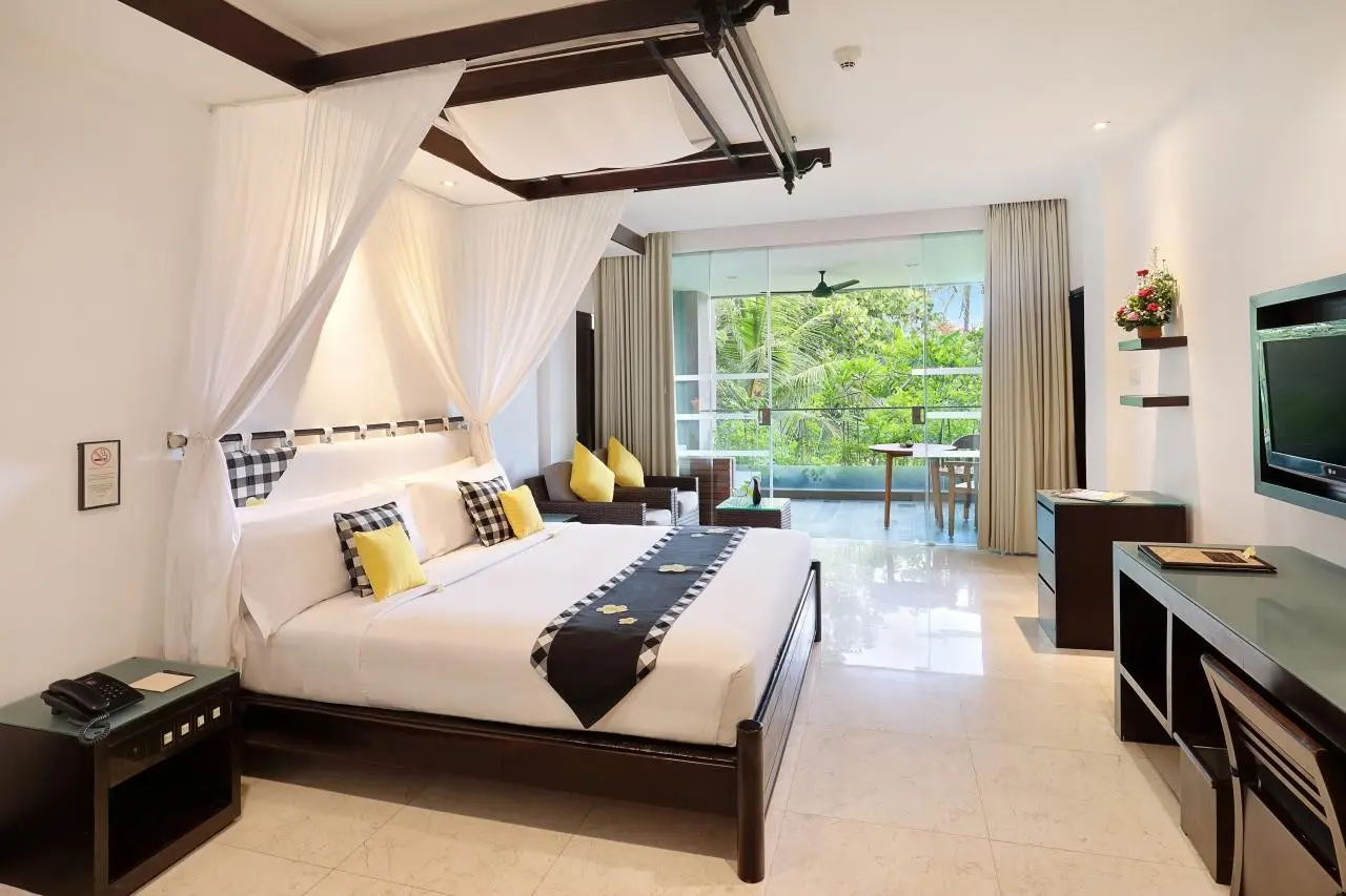 Legian Beach Hotel — LEGIAN BEACH HOTEL
