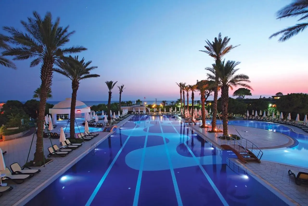 Basen w hotelu Limak Atlantis