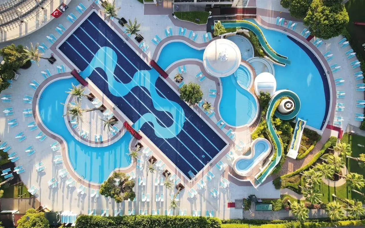 Basen w hotelu Limak Atlantis