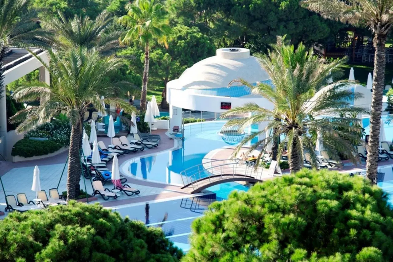 Basen w hotelu Limak Atlantis