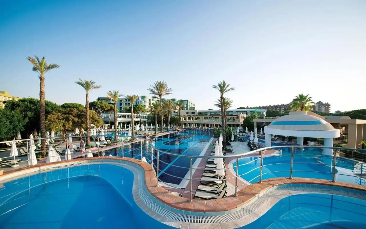 Basen w hotelu Limak Atlantis