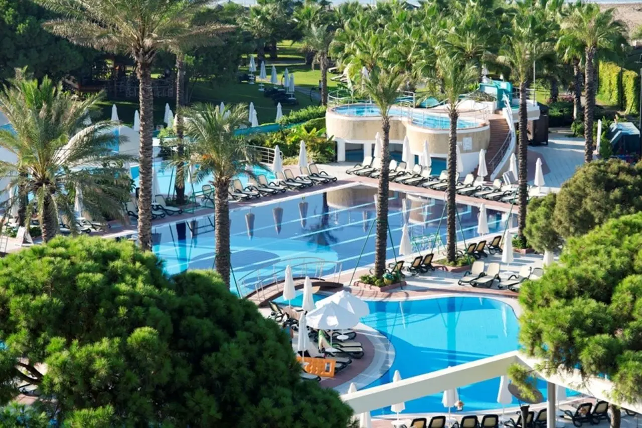 Basen w hotelu Limak Atlantis