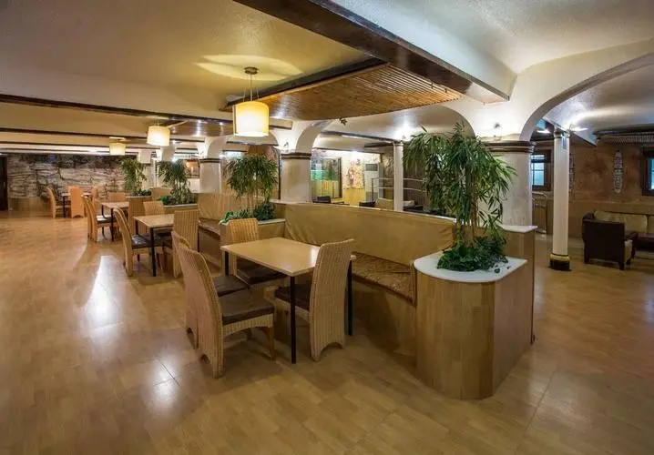 Restauracja i jedzenie w hotelu Magic Aqua Rock Gardens